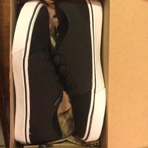 225 New boys tony hawk the backside black canvas shoes